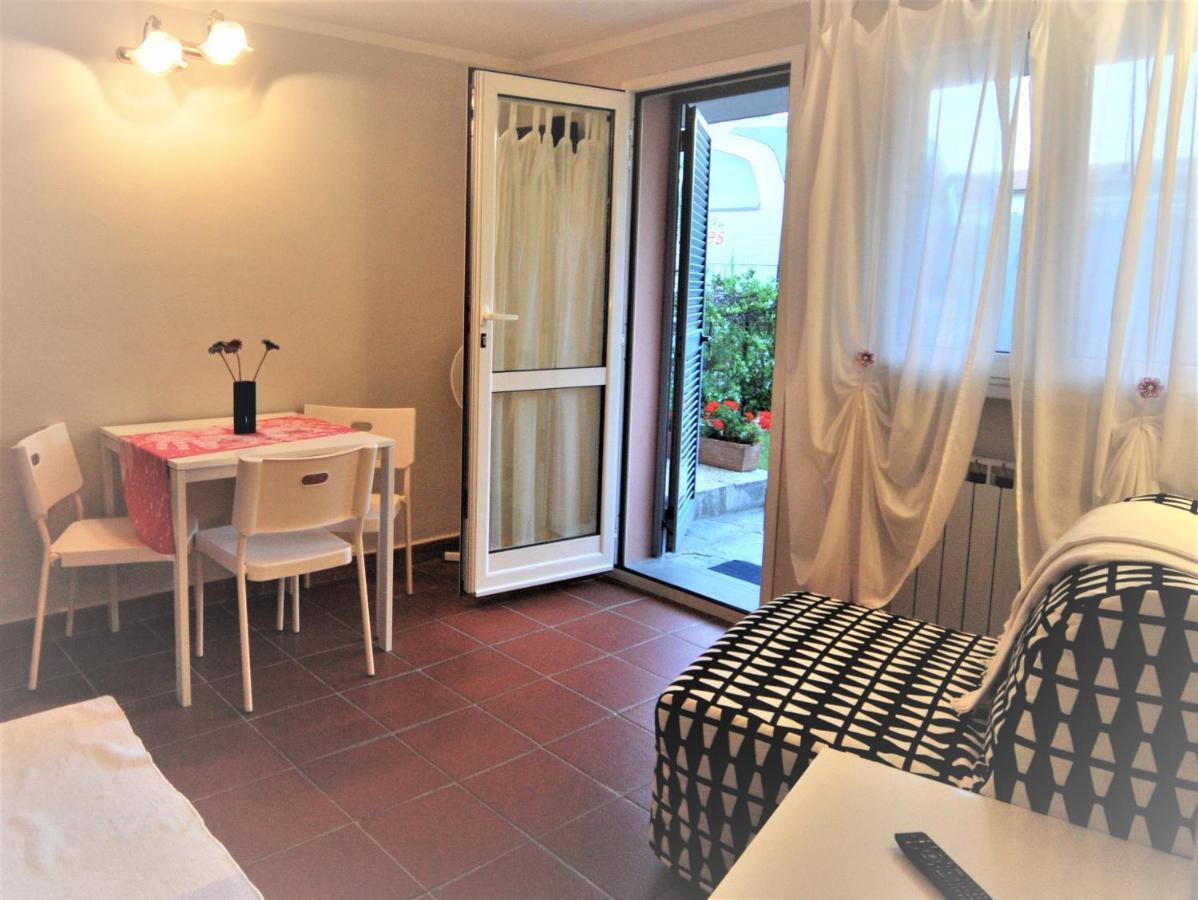 Il Gabbiano Aparthotel อาเมเกลีย ภายนอก รูปภาพ